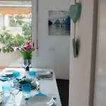 Lovely Penhouse In With Parking 아파트